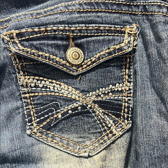 Wallflower Blue Boot Cut Jeans with Vintage-Inspired Wash, Size 5 Curvy - Picture 4 of 7